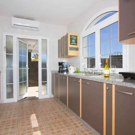 Puerto Del Carmen Sleeps 8 Pool Air Con Wifi 푸에르토 델 카르멘