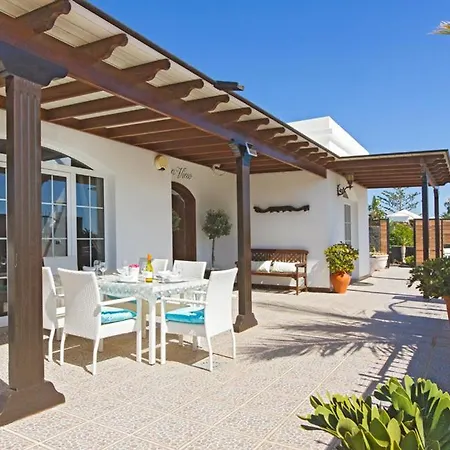 Villa Puerto Del Carmen Sleeps 8 Pool Air Con Wifi Puerto del Carmen (Lanzarote)